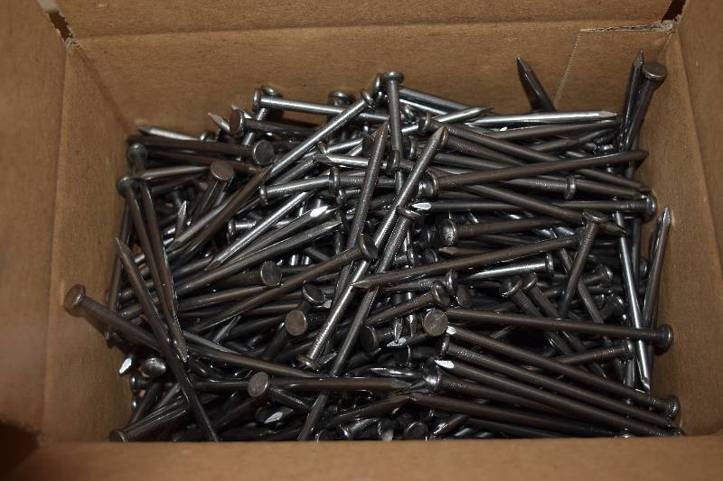 lot 211 image: 10 Pound Box Fas-N-Tite Framing Nails