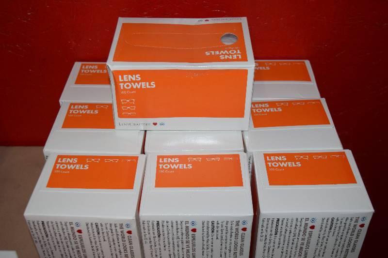lot 277 image: 10 Boxes of 100 Lens Crafters Lens Towels