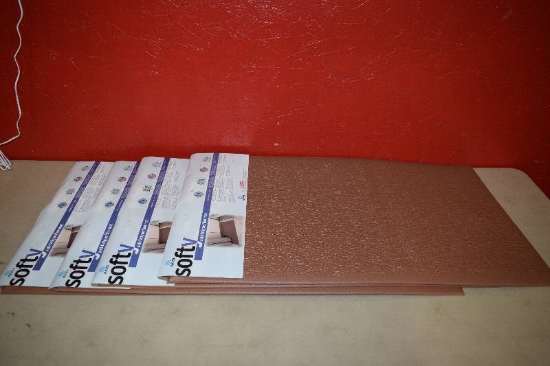 lot 293 image: 4 Softy Anti-Fatigue Mats Akro
