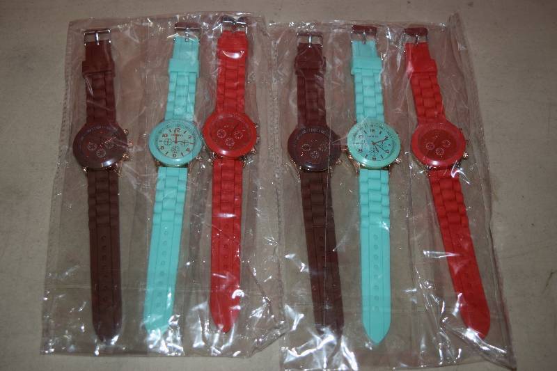 lot 323 image: 6 Geneva Watches