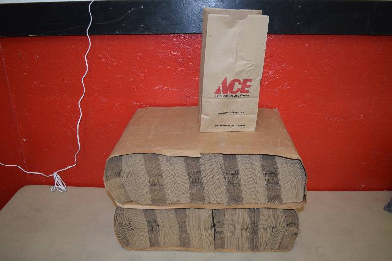 lot 335 image: 1000 Kraft Paper Bags