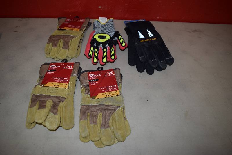 lot 361 image: Gloves