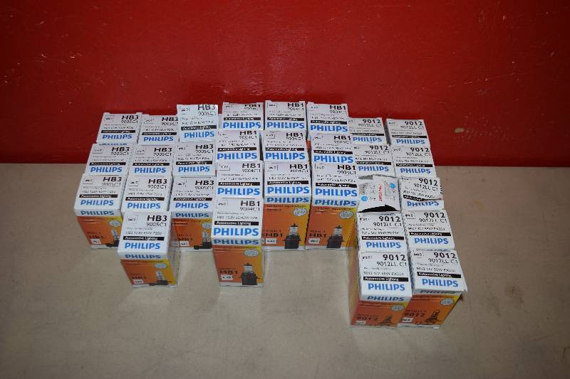 lot 384 image: 30 Philips Headlight Lamps