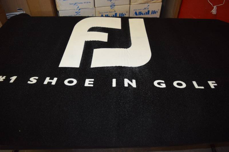 lot 396 image: Commercial Rug