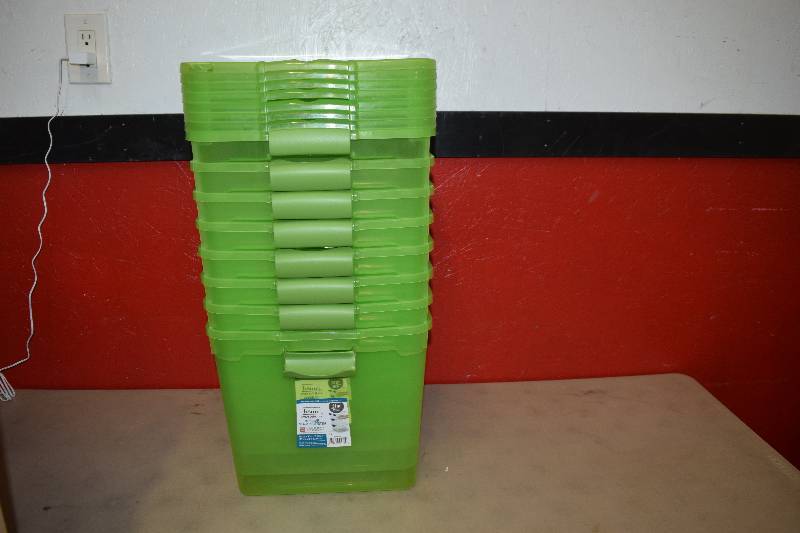 lot 401 image: 8 Homz Totes and Lids