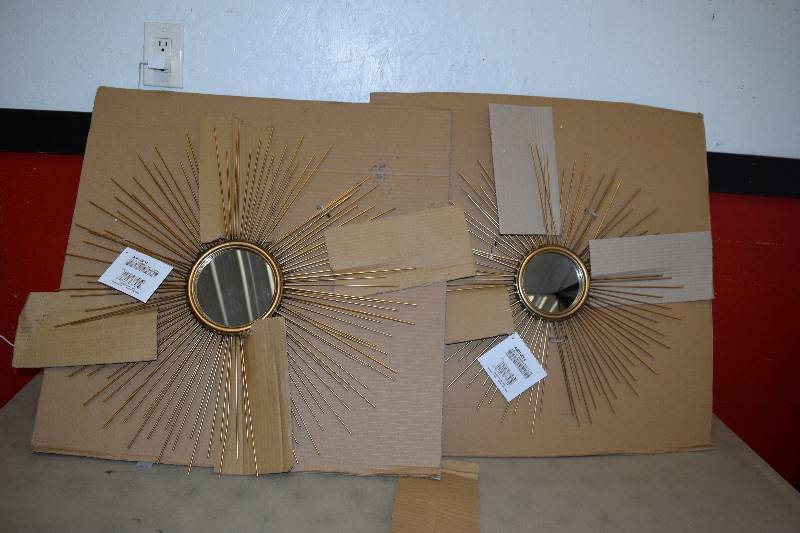 lot 409 image: Accent Mirror Set