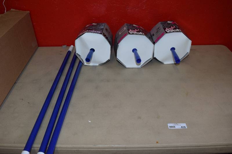 lot 416 image: 3 Dazzle Webster All-Purpose Dusters