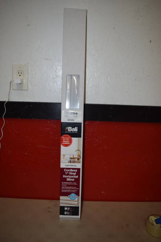 lot 426 image: 4 Bali Cordless Vinyl Blinds