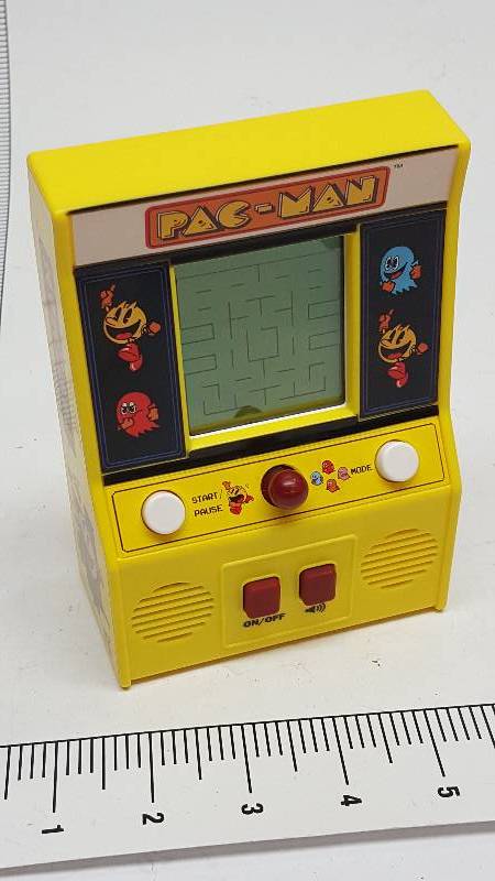 lot 6490 image: Not much to this Pac Man hand held game but if youre playing under the covers it could be fun.  It does work
