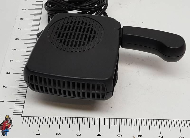 lot 6495 image: Its new and could come in handy this next winter.  Custom Accessories model 48700 12 volt vehicle heater or defroster