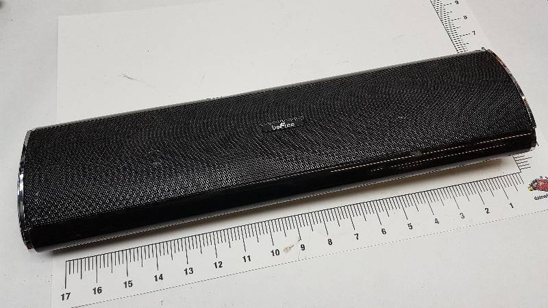 lot 5540 image: Single with cracked housing as shown in the photo is this beFree computer speaker