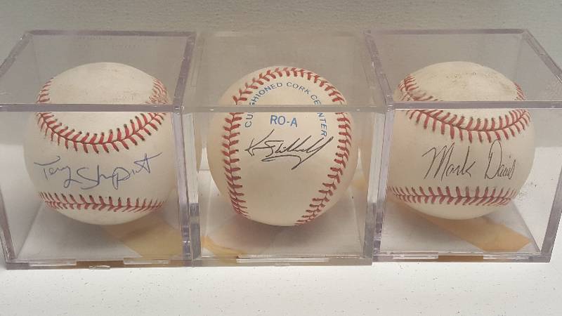 lot 1158 image: Terry Shumpert Kurt Stillwell & Mark Davis Autographed Rawlings Official American League Baseballs KC Royals