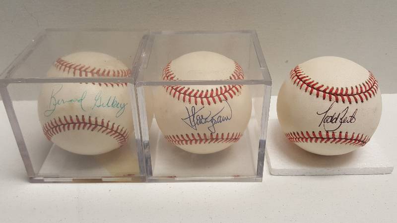 lot 1160 image: Bernard Gilkey Joe Magrane & Todd Zeile Autographed Rawlings Official National League Baseballs Cardinals