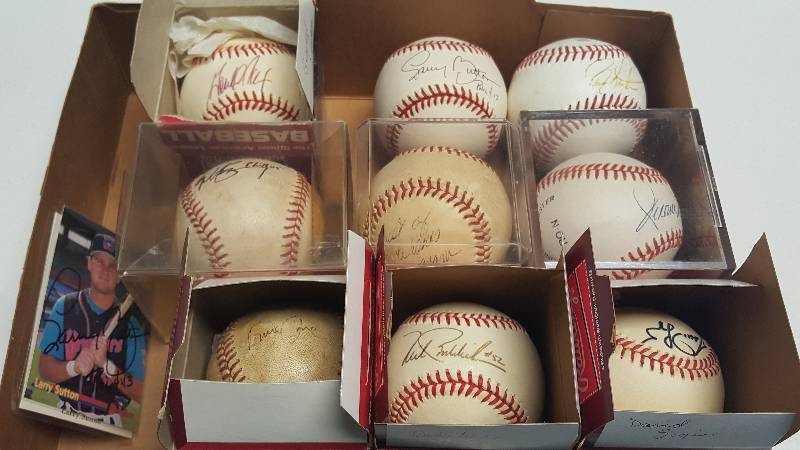 lot 1162 image: Autographed Baseball Lot of 9 w Mike Sweeney Mike Boddicker David Segui Barry Larkin & More