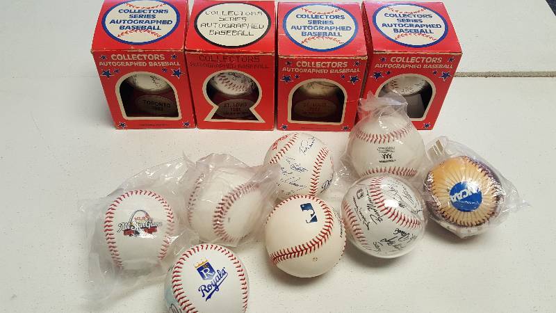 lot 1292 image: Collectors Series Autographed Replica Baseball Lot & Commemorative Photo Ball