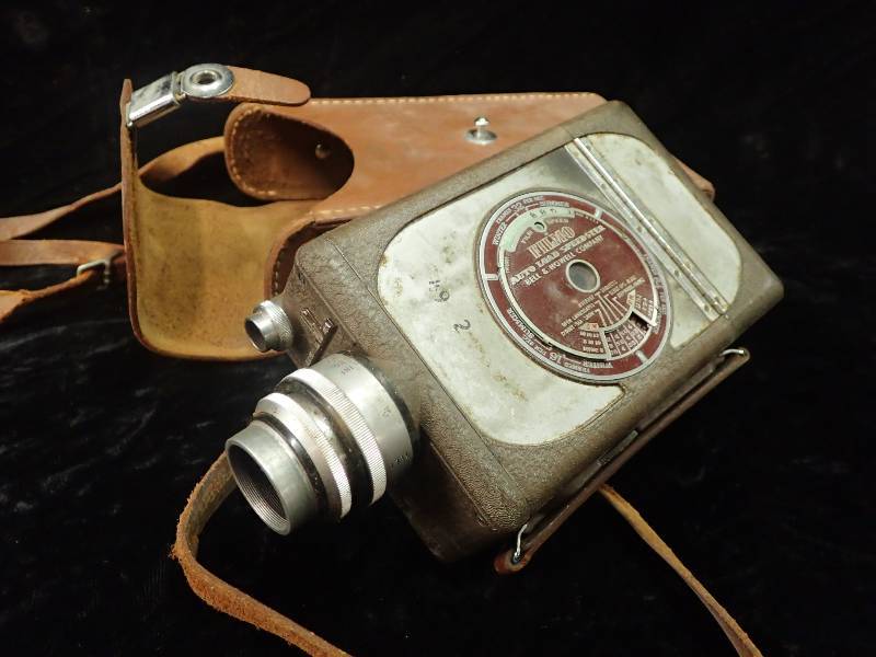 lot 2251 image: Bell and Howell Filmo Auto Load Speedster
