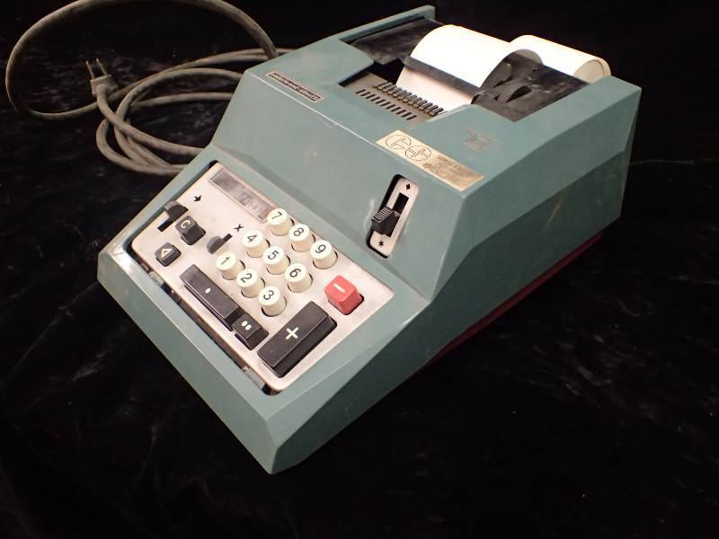 lot 2402 image: Vintage Calculator