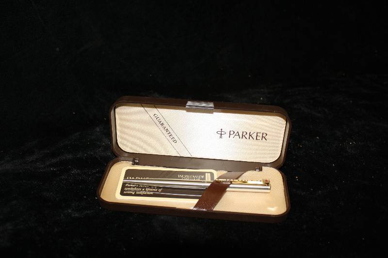 lot 2326 image: Vintage New Parker Pen