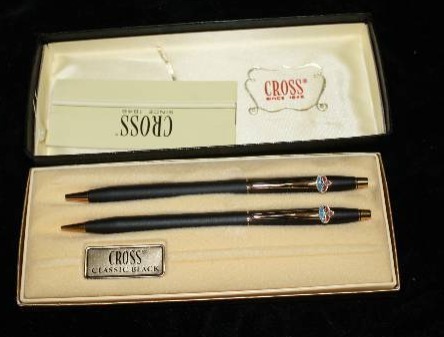 lot 2327 image: Vintage Cross Pen and Pencil Set