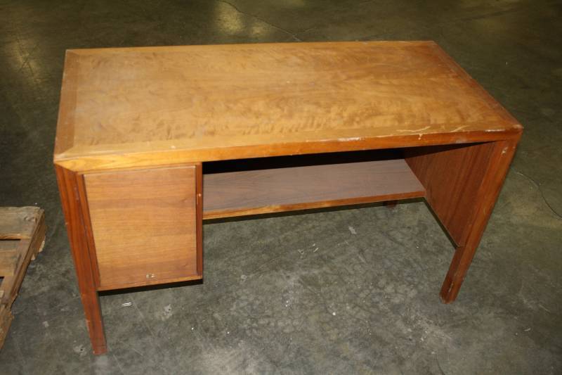 lot 2336 image: Wood Desk