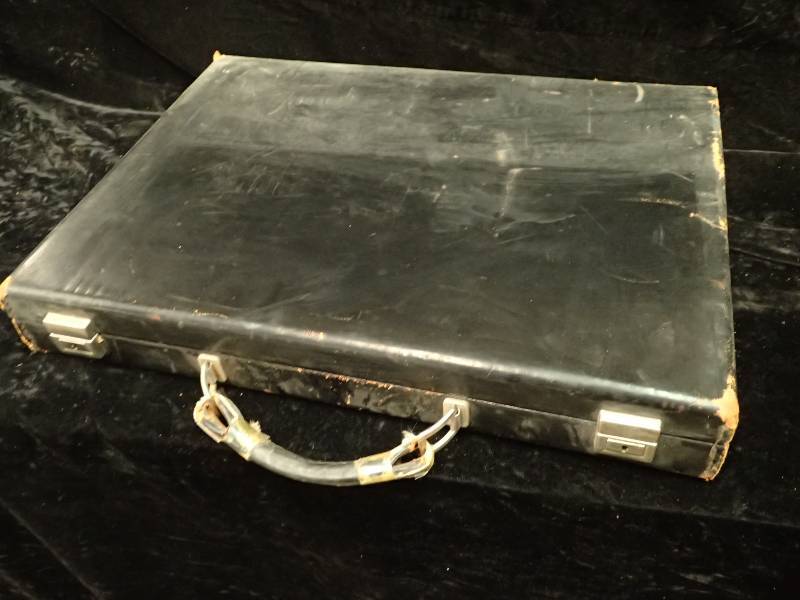 lot 2337 image: Old Leather Brief Case