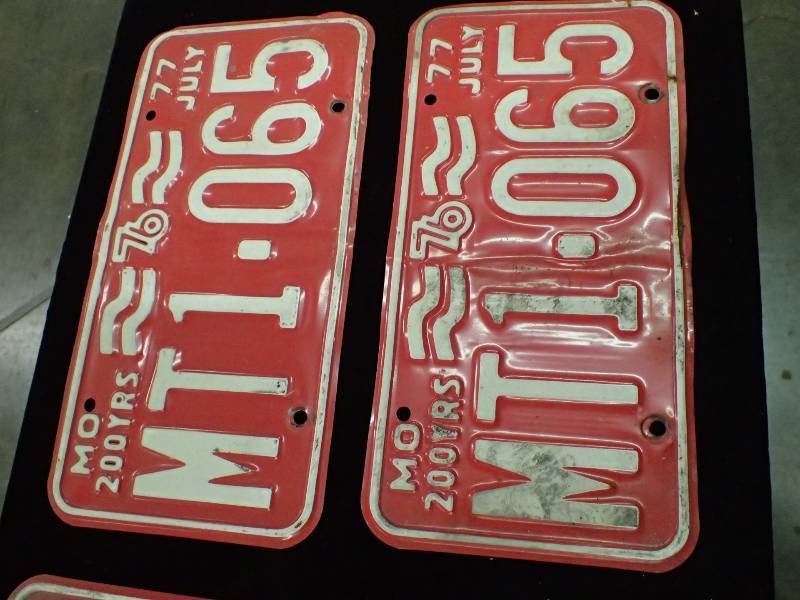 lot 2351 image: Vintage License Plates from 1976
