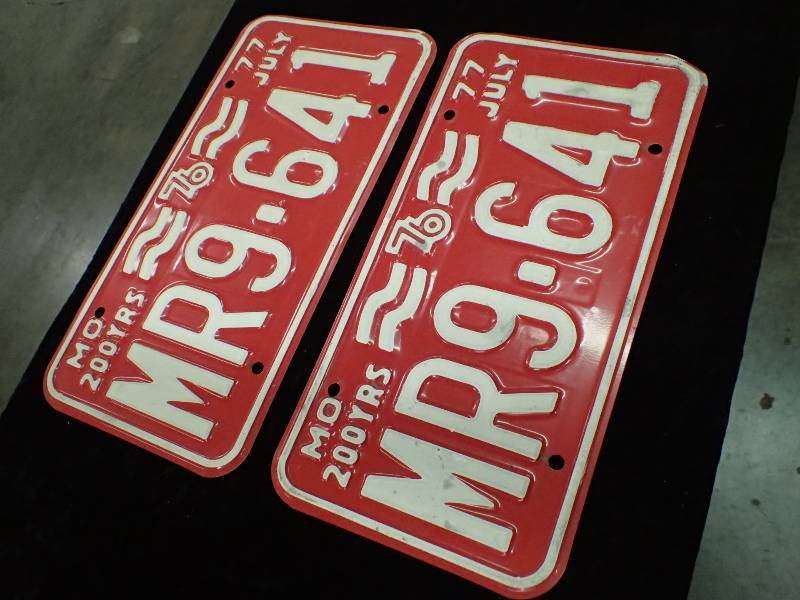 lot 2353 image: Old License Plates from 1976
