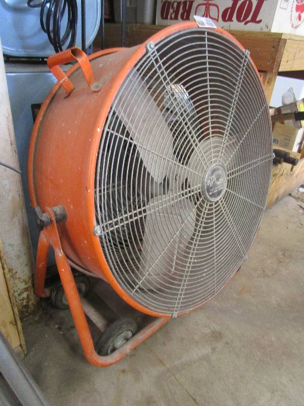 lot 8503 image: Hampton Bay Shop Fan