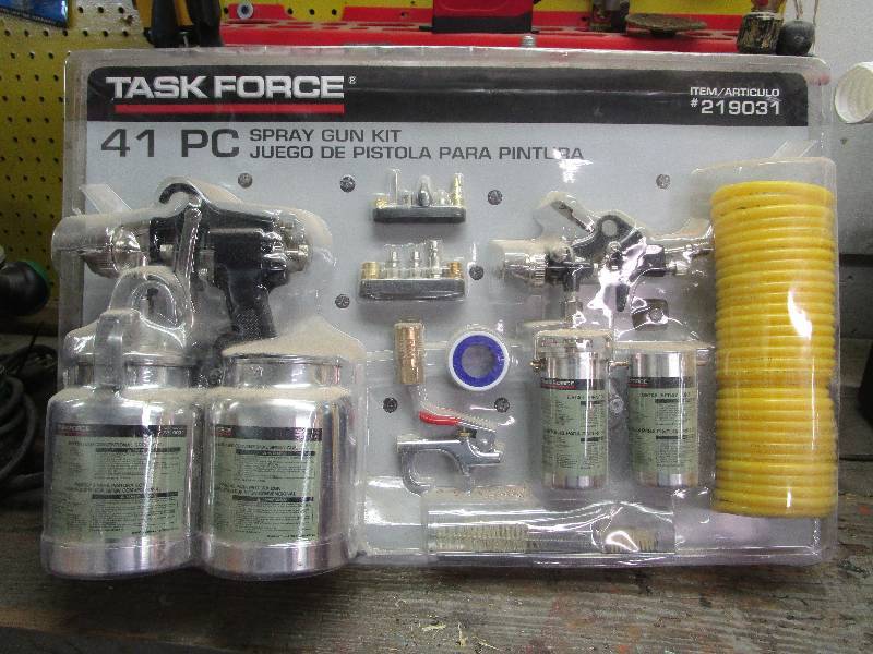 lot 8511 image: New task Force 41pc Spray Gun Kit