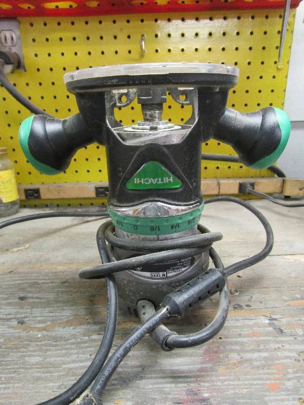 lot 8515 image: Hitachi M12vc 12 Router