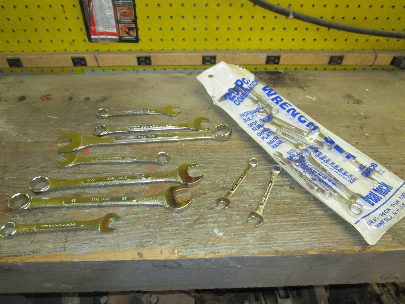 lot 8530 image: Lot of Wrenches