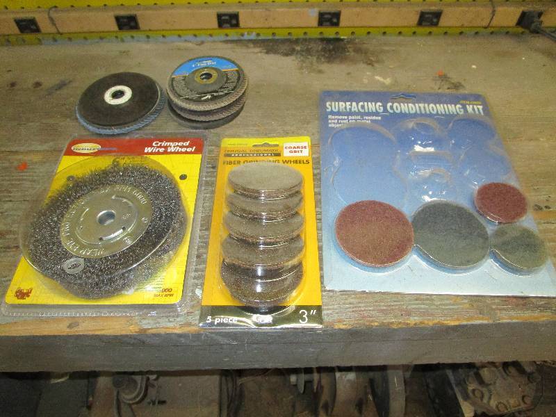 lot 8532 image: Wire Wheel Lot