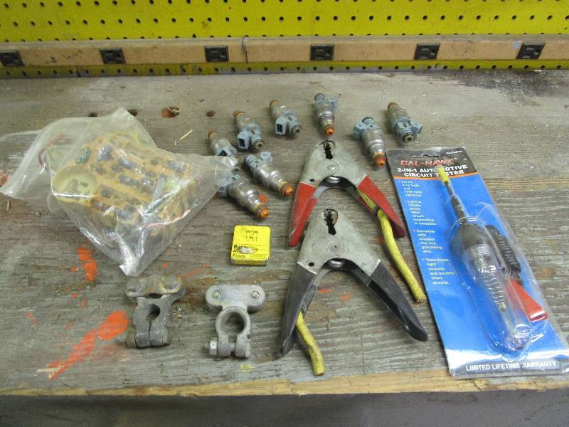 lot 8535 image: Random Items Lot
