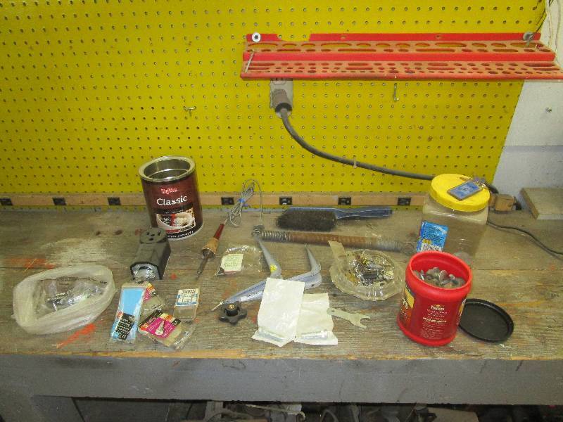 lot 8539 image: Random Items Lot