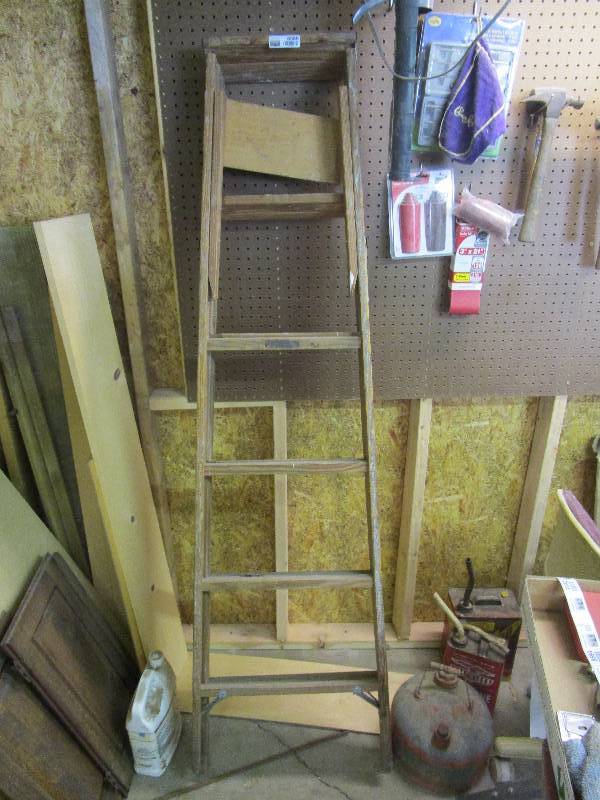 lot 8588 image: Wooden 6ft Ladder