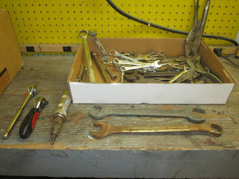 lot 8590 image: Random Lot of Tools