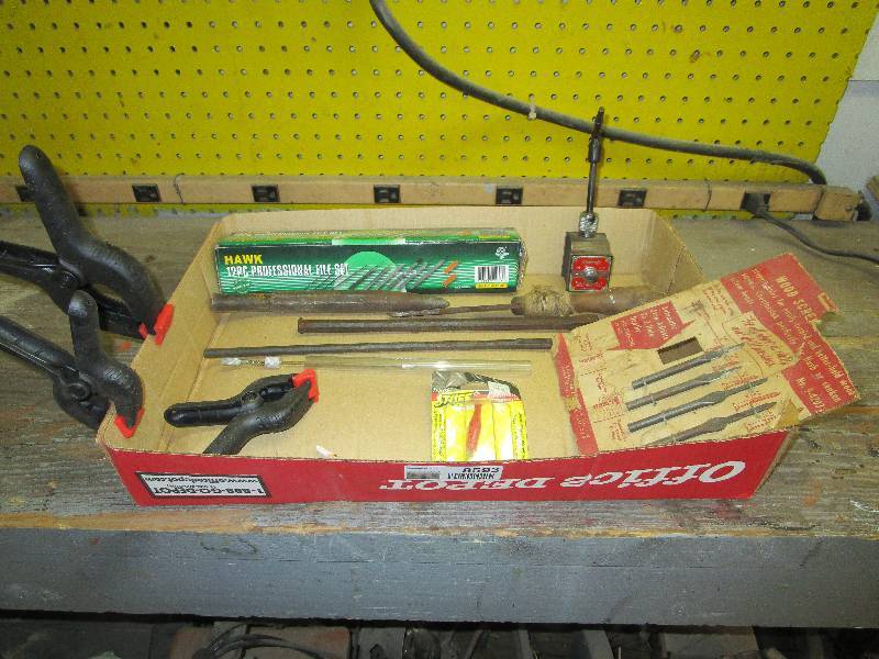 lot 8593 image: Random Lot of Tools