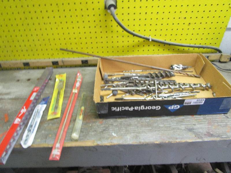 lot 8594 image: Random Lot of Tools
