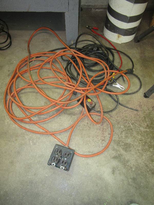 lot 8595 image: Lot of Extension Cords
