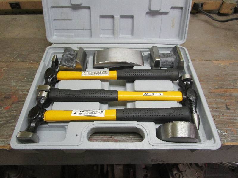 lot 8602 image: Auto Body Tools
