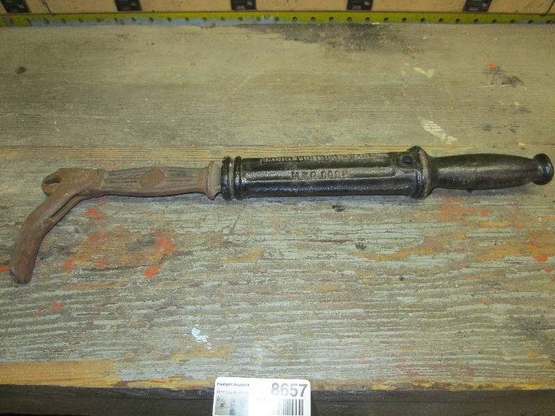 lot 8657 image: Nail Puller