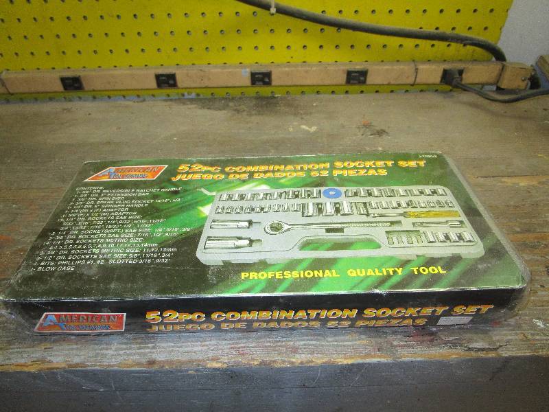 lot 8663 image: 52pc Combination Socket Set