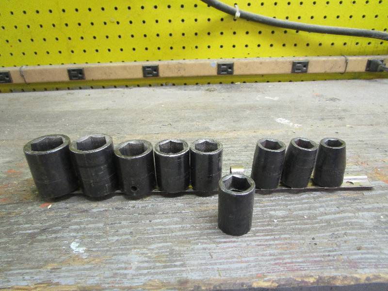 lot 8664 image: Craftsman Socket Set