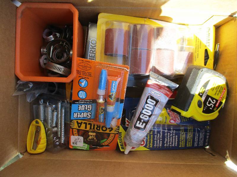 lot 8547 image: Random Items Lot