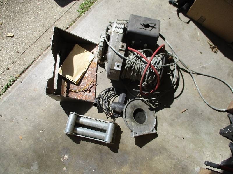 lot 8560 image: Warn Tow Winch Fully Functioning