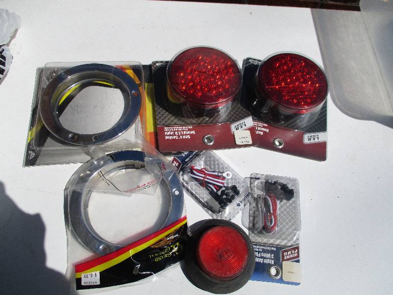 lot 8566 image: Random Lot of Items