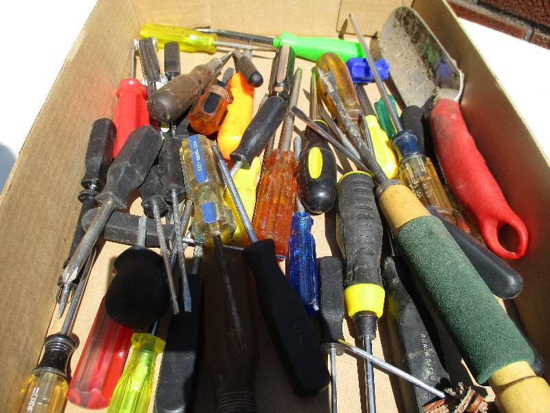 lot 8569 image: FLat Of Random Tools