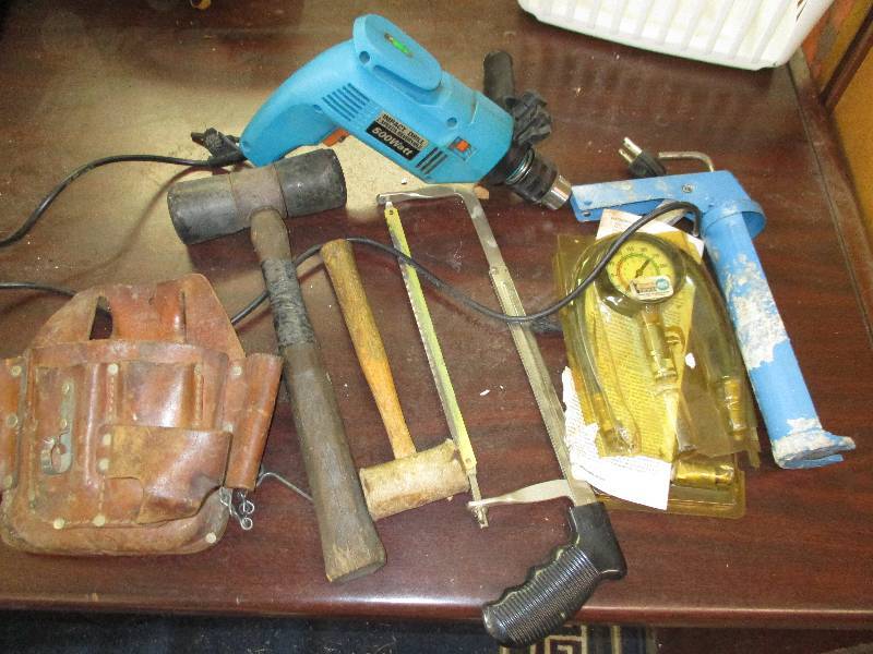 lot 8577 image: Random Lot of Tools