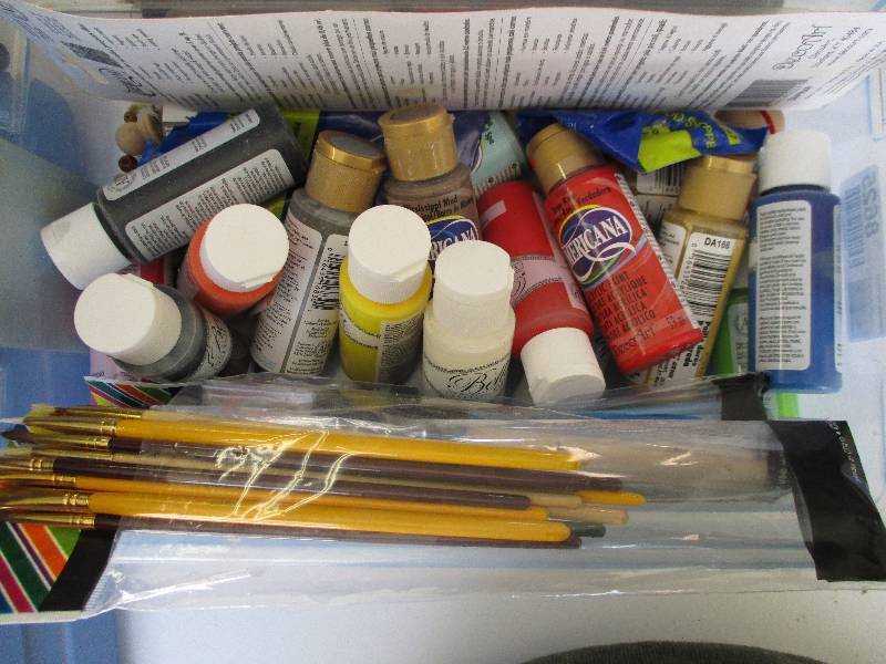 lot 8625 image: Lot of Paint Supplies