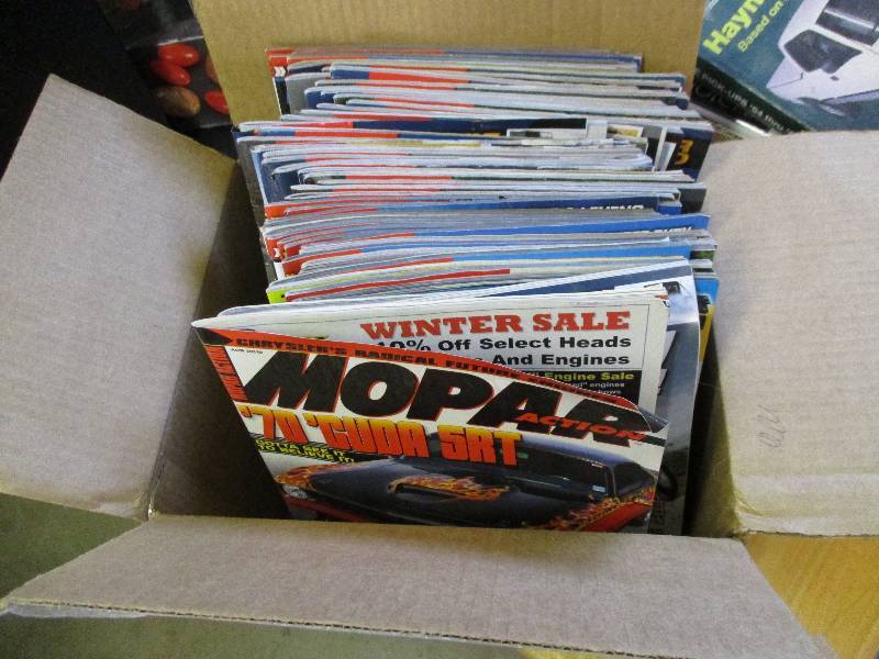 lot 8630 image: Lot of Car Magazines